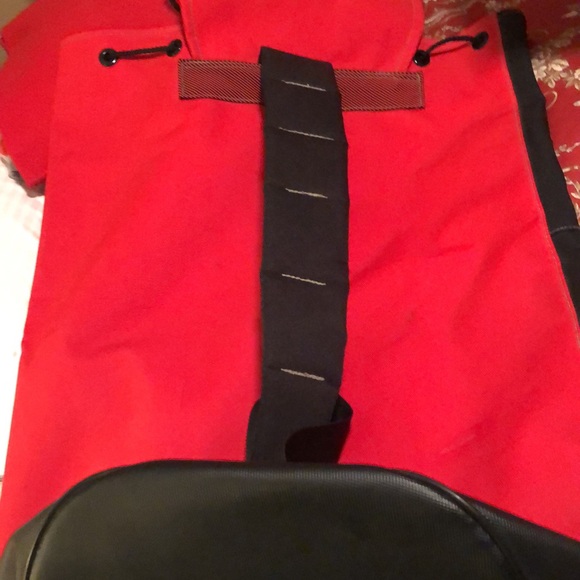 Marlboro Unlimited Drawstring Red Duffel Shoulder Bag Vintage 90’s. - Picture 8 of 15